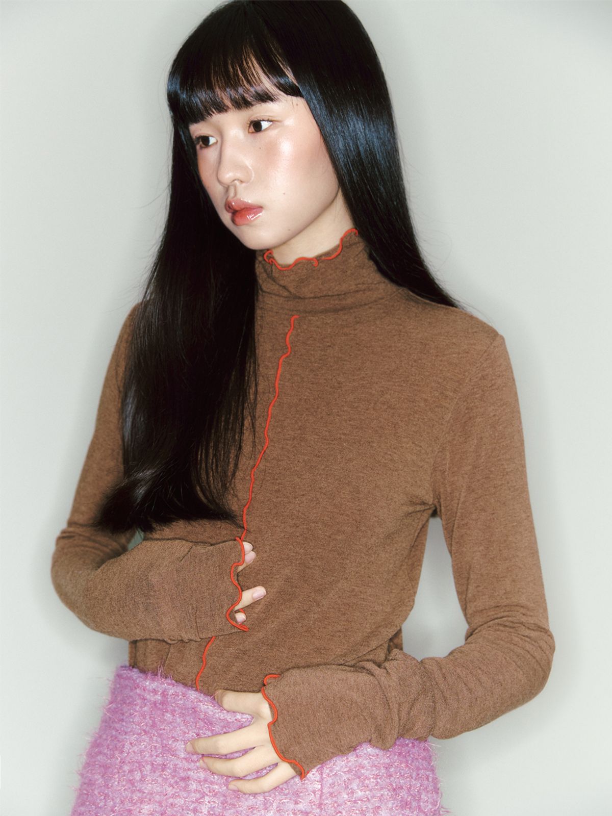 가니송(GANISONG) 컬러 블락 인터록 터틀넥_브라운