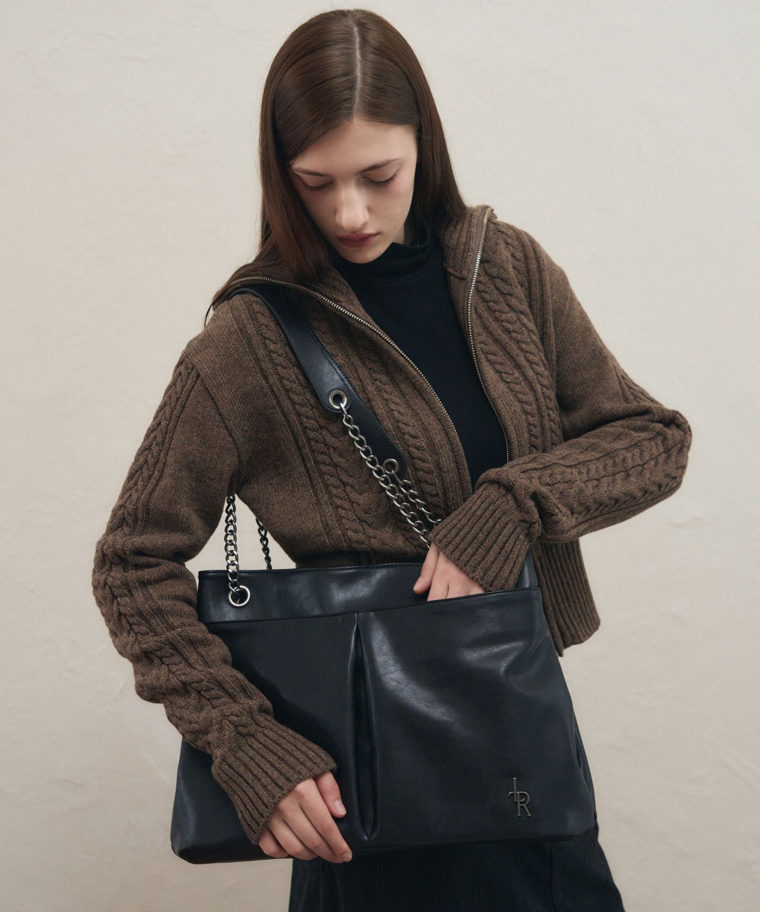 ショルダーバッグ・ポシェット LEATHERY CHAIN STRAP LAYERED SHOPPER-BAG [BLACK] MUSINSA | LEATHERY Chain Strap Layered Shopper Bag [BLACK]