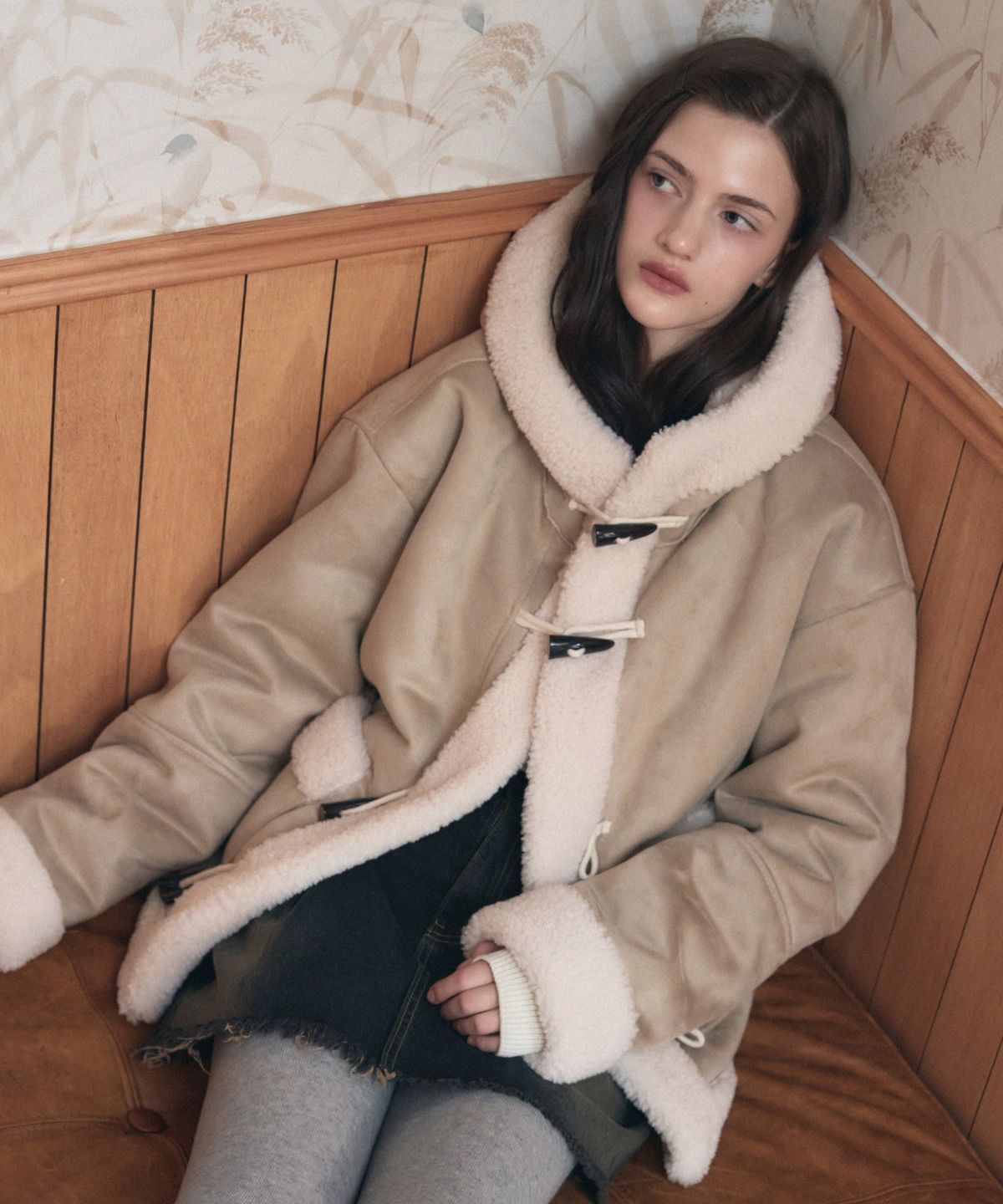 레더리(LEATHERY) 무스탕 후디 더플 자켓 [BEIGE]