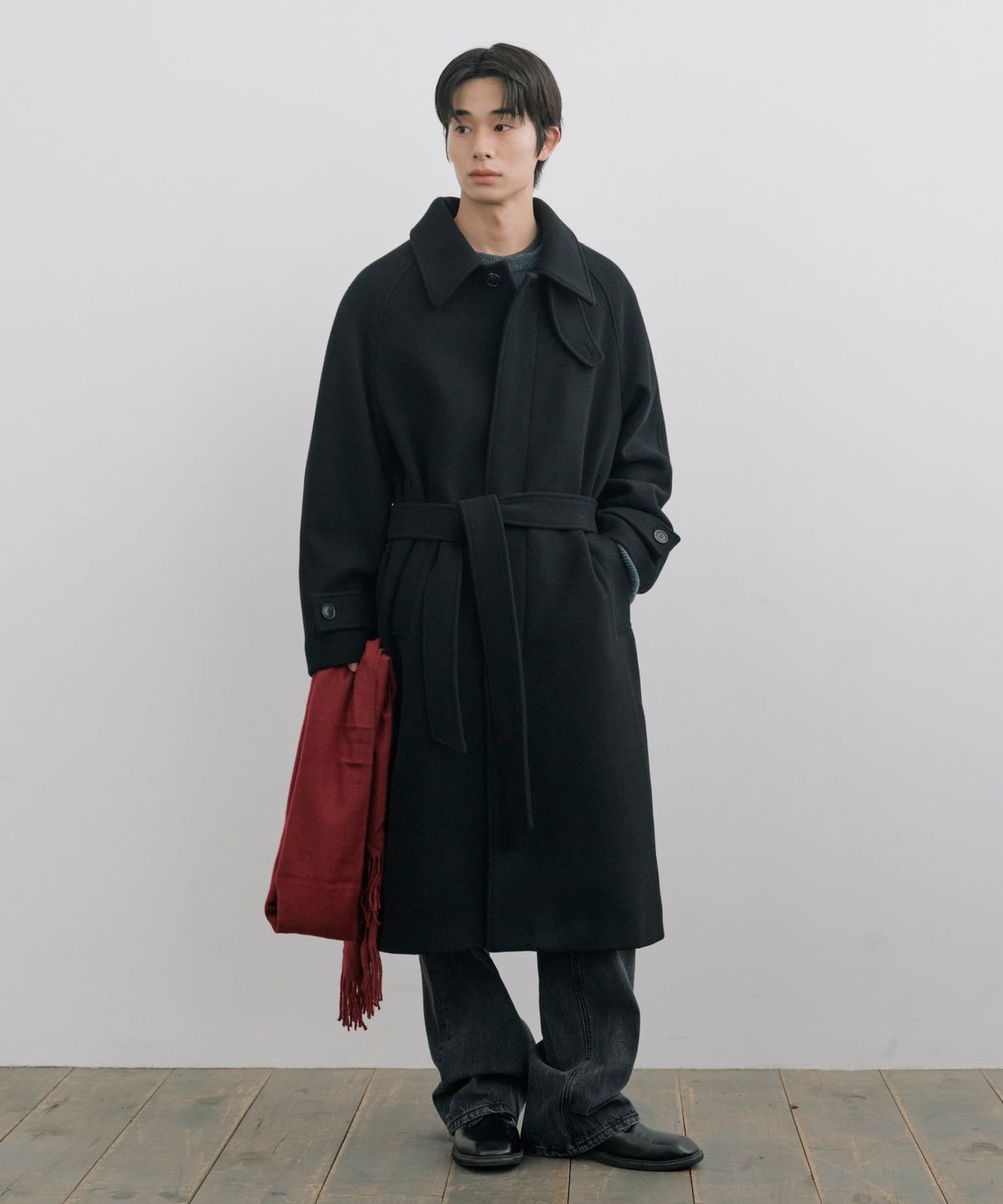 키뮤어(KIIMUIR) [Drape Wool] 캐시미어블렌드 세미오버핏 발마칸 로브코트_블랙