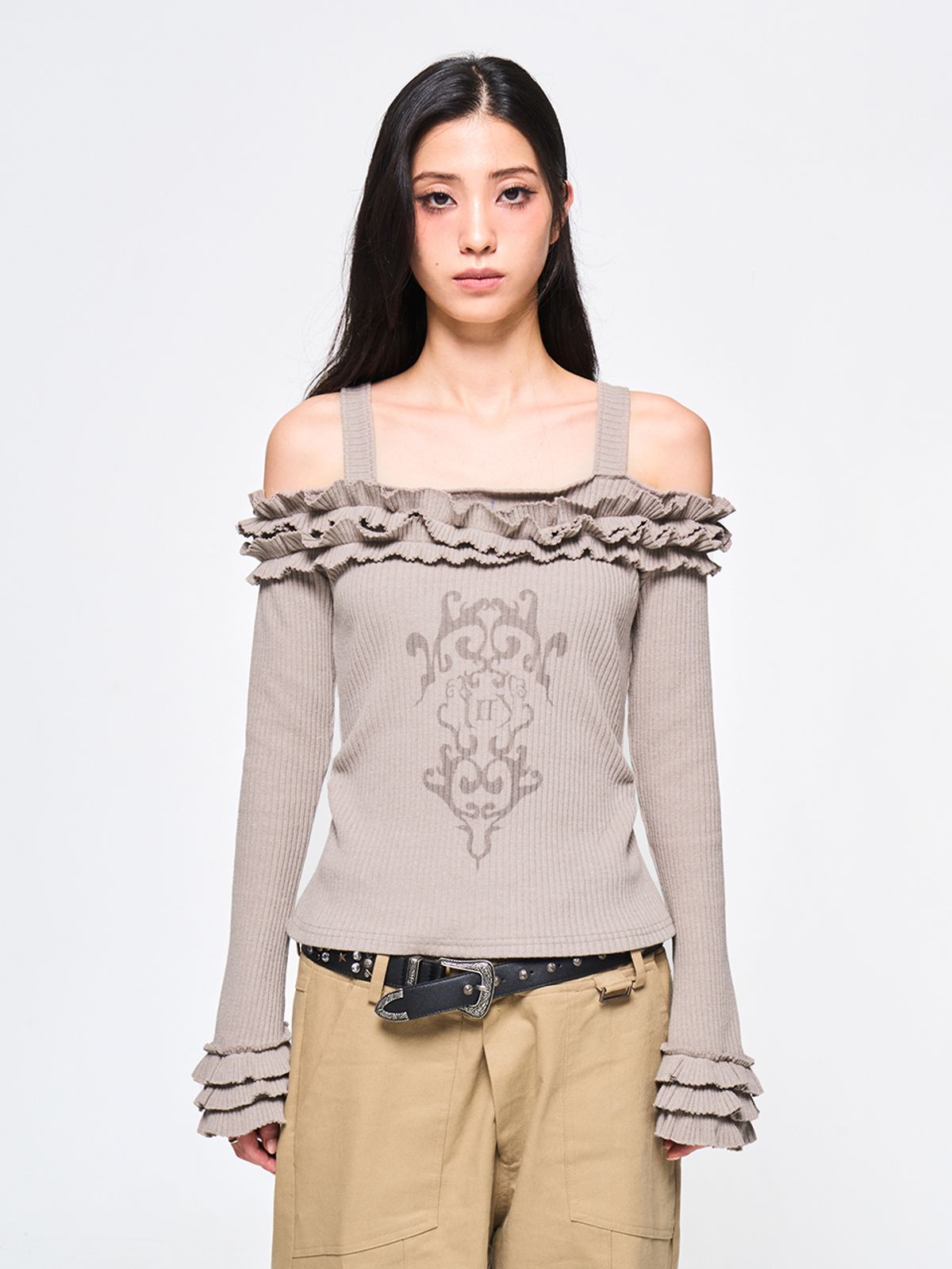 와이이이엘(YEEL) OFF-SHOULDER RUFFLE TOP BROWN