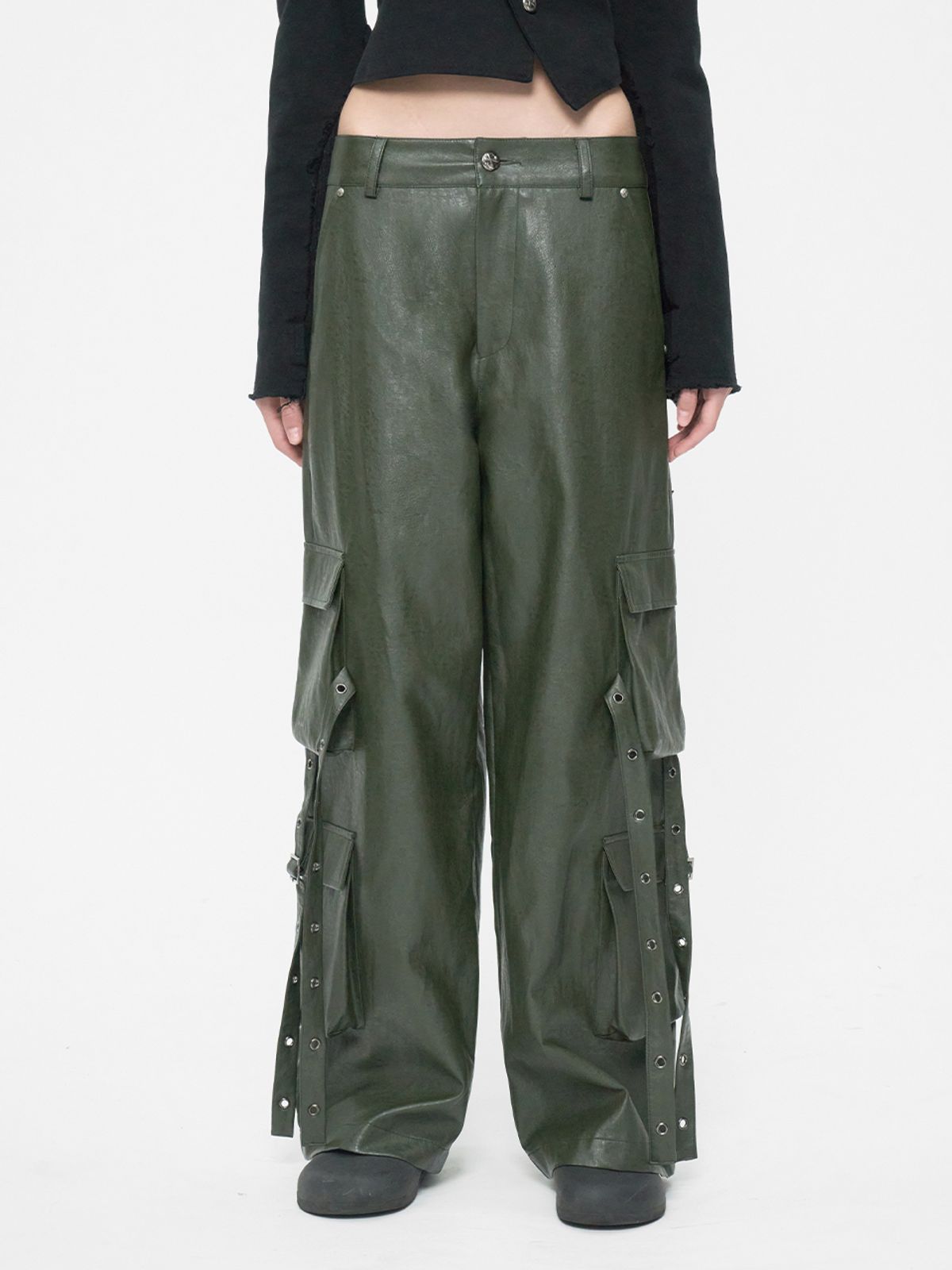 와이이이엘(YEEL) EYELET CARGO LEATHER PANTS KHAKI