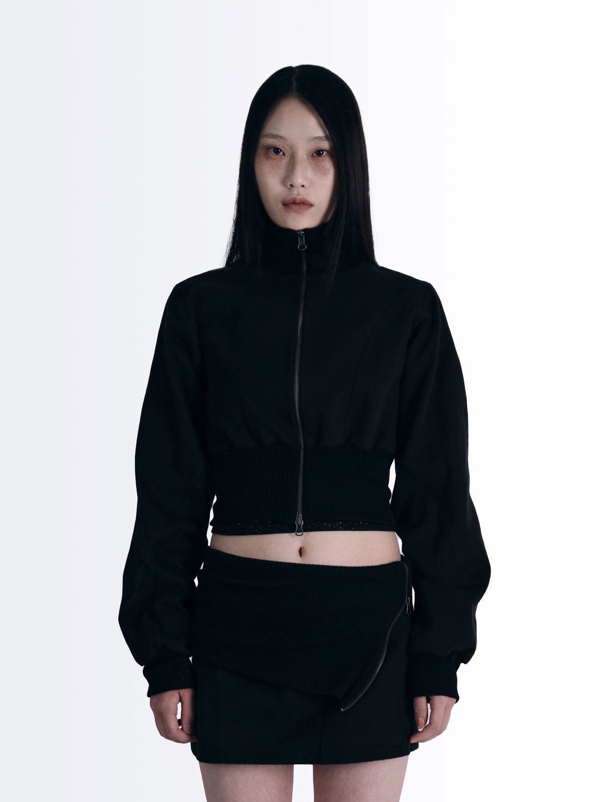 시오(SIO) 하이넥 리브드 크롭 점퍼 [블랙]
