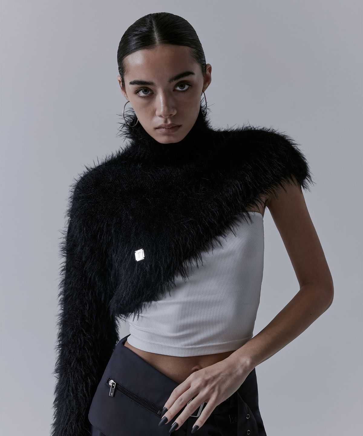 트리밍버드(TREEMINGBIRD) Unbalance High-neck Fur Knit [ Black ]