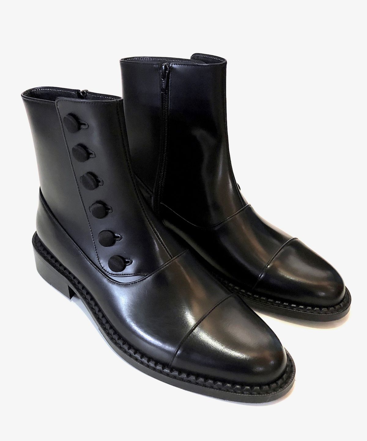 조앤슈(JOENSHOE) 벨라 버튼디테일 하프 부츠 올블랙