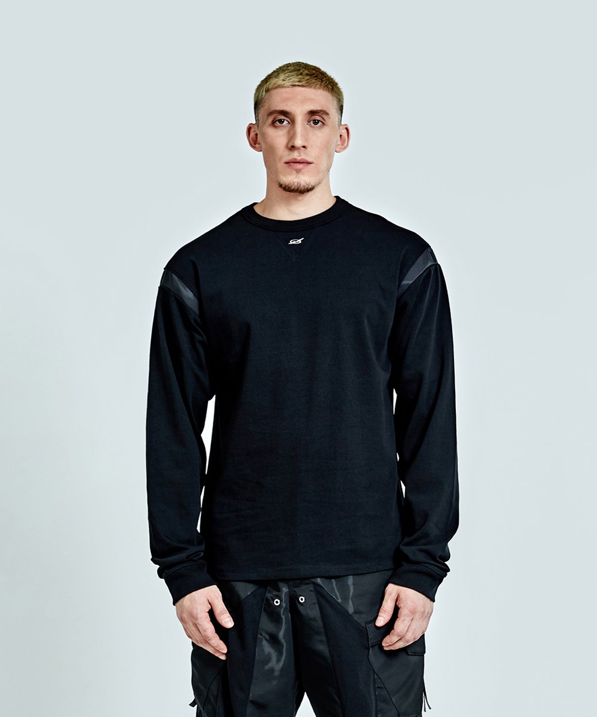 51퍼센트(51PERCENT) Curve Longsleeve - Black