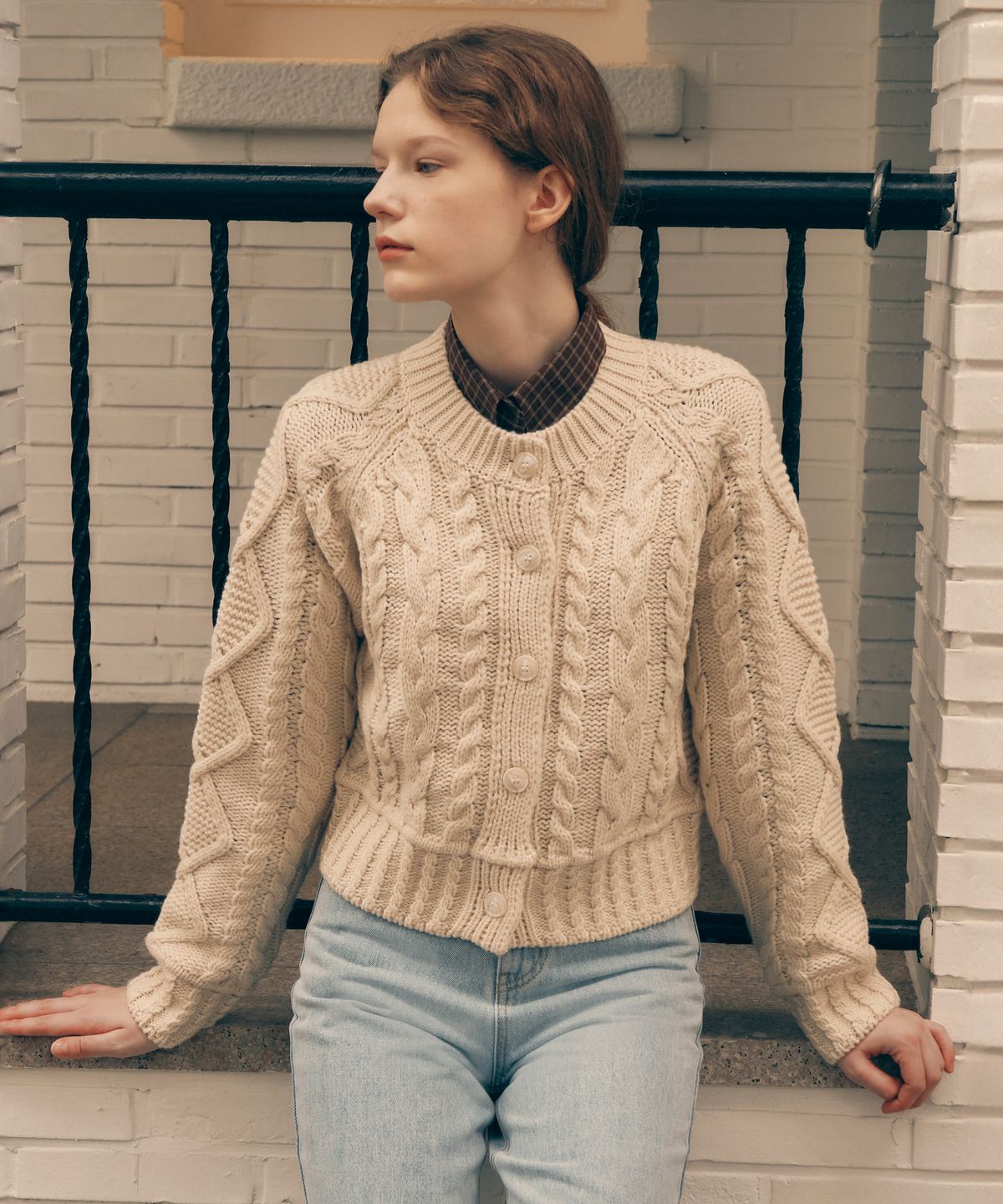 로라로라(ROLAROLA) WOOL BLENDED CABLE CARDIGAN IVORY