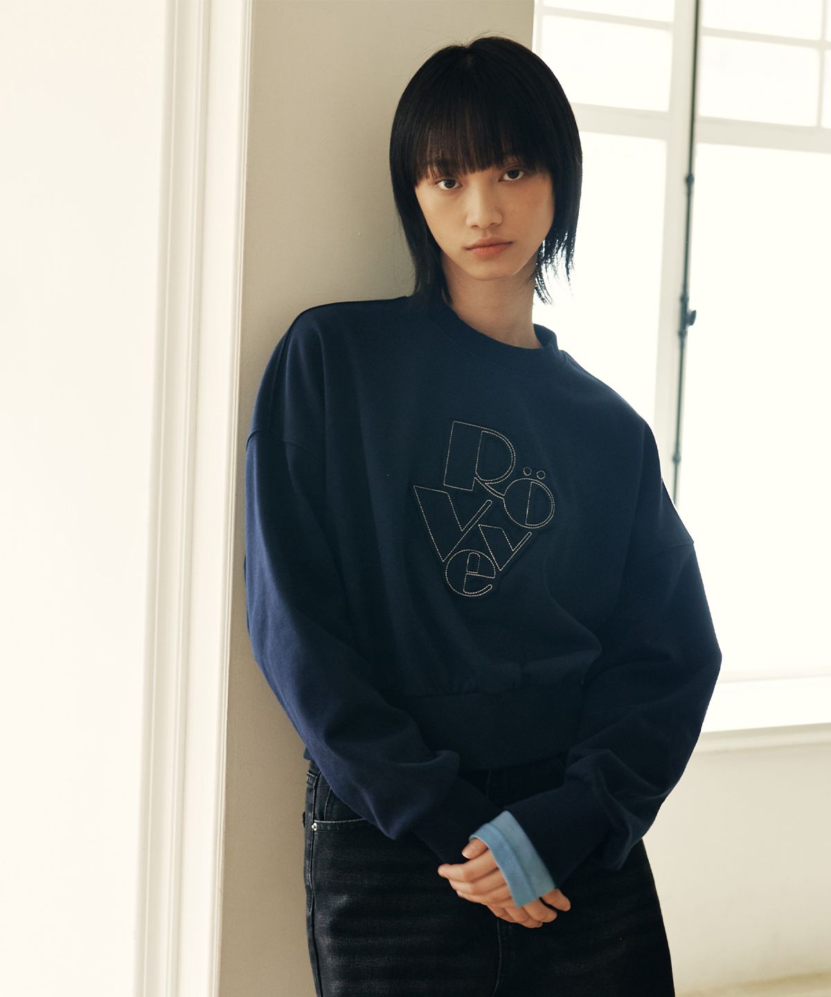 뢰브(ROVVE) Crop Cut Off Sweat Shirt (Deep Navy)