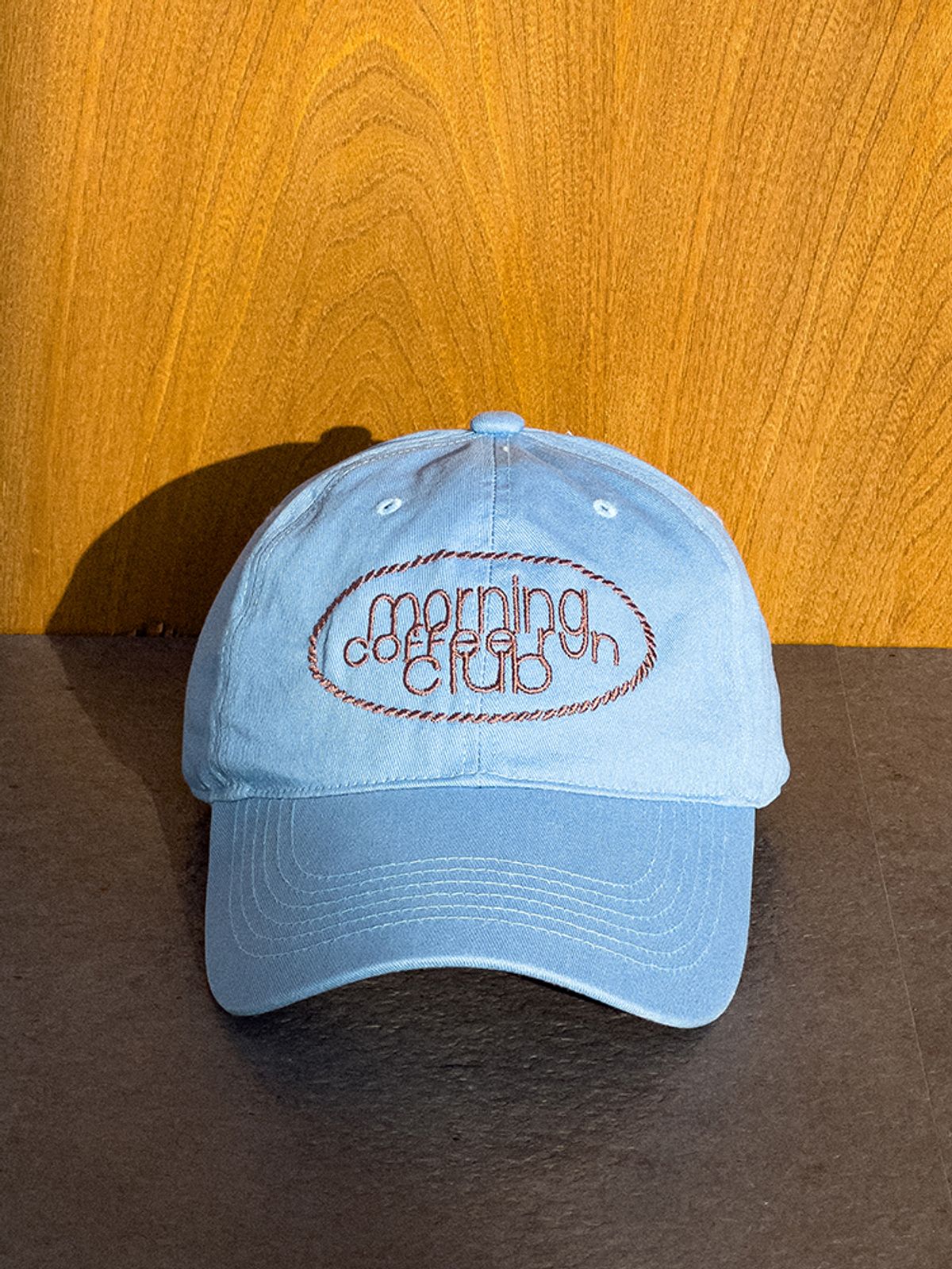 모닝커피런클럽(MORNINGCOFFEERUNCLUB) 스트록 원형 로고 볼캡 스카이 블루
