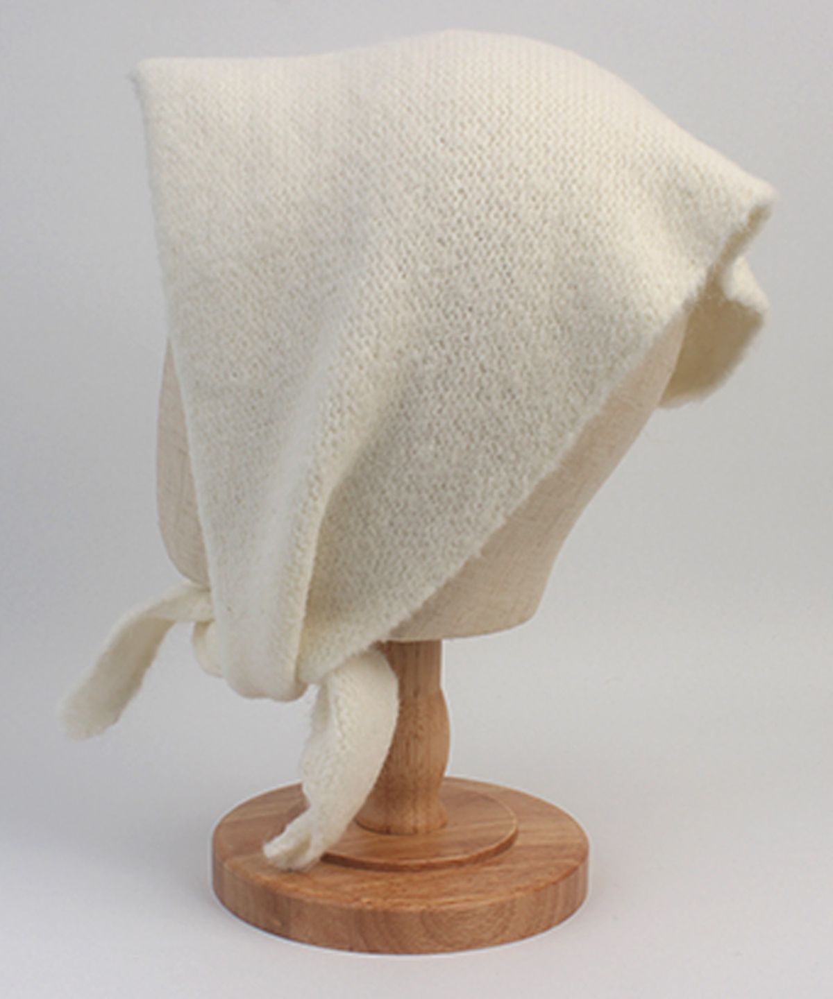 유니버셜 케미스트리(UNIVERSAL CHEMISTRY) Wool White Bandana Bonnet Hat 귀도리모자