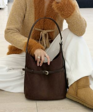 벨티드 스웨이드 버킷백