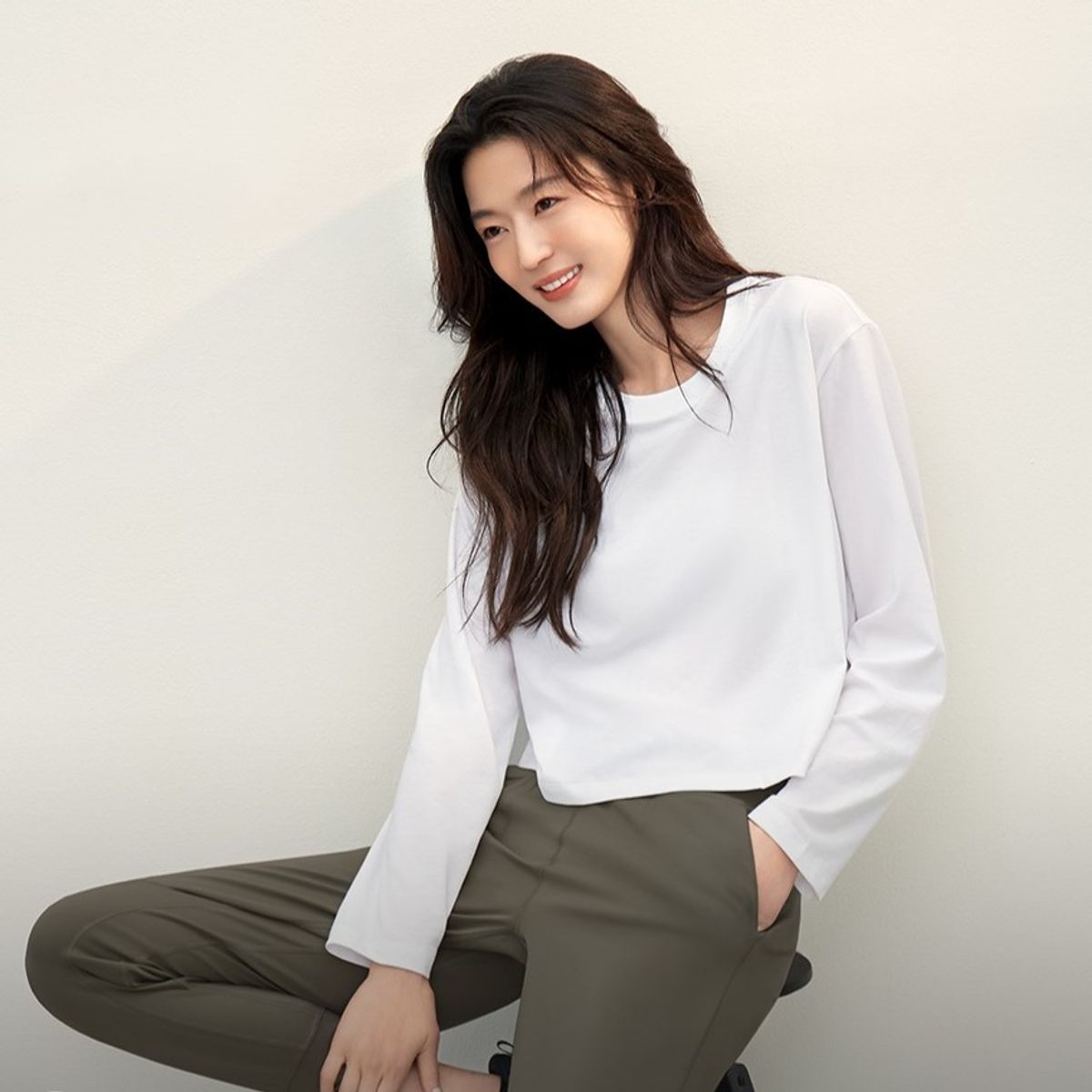 안다르(ANDAR) 에어리센셜 롱슬리브 크롭티