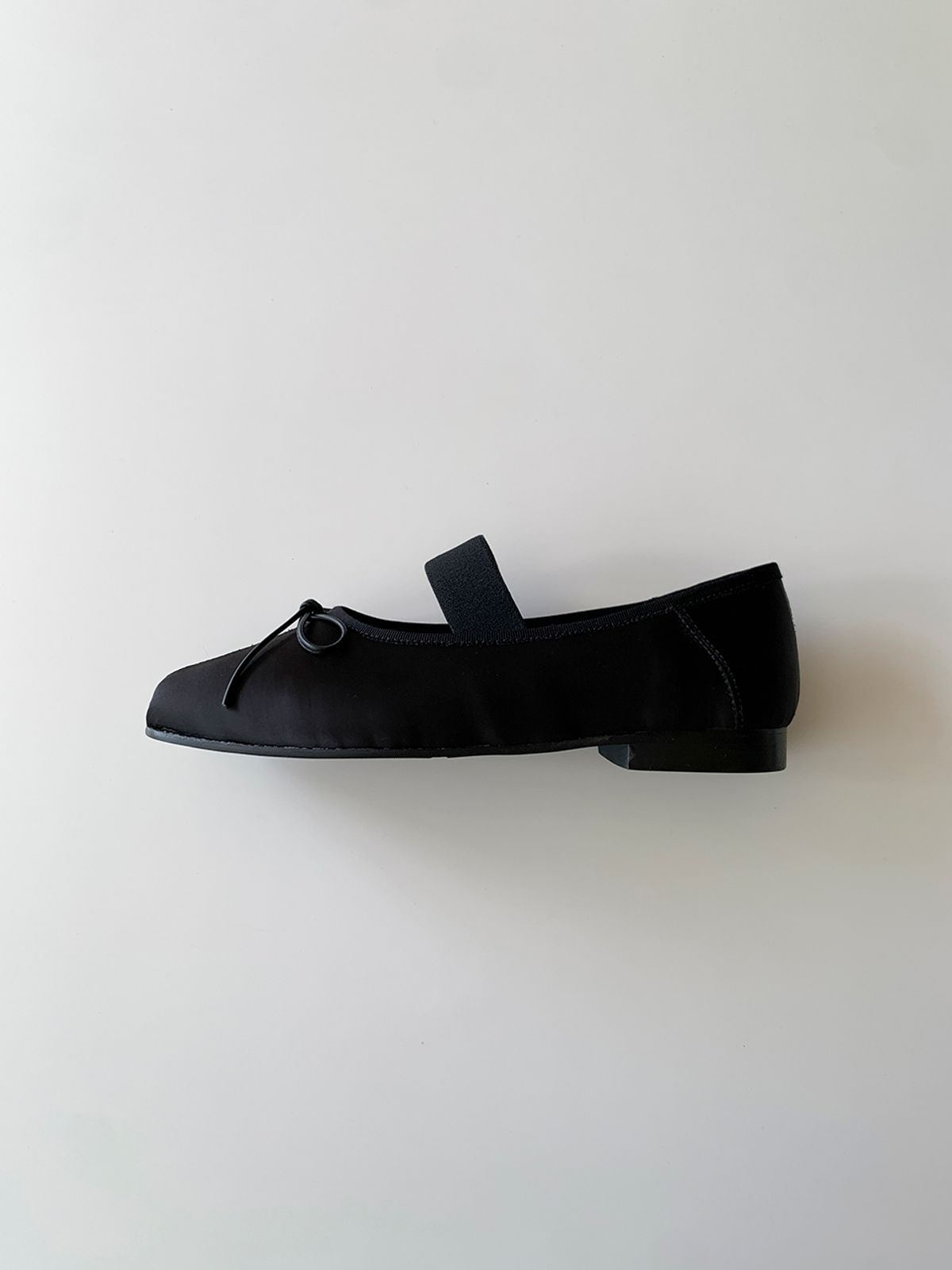 써클(CIRCLE) 발레리나 플랫슈즈 (블랙 새틴)