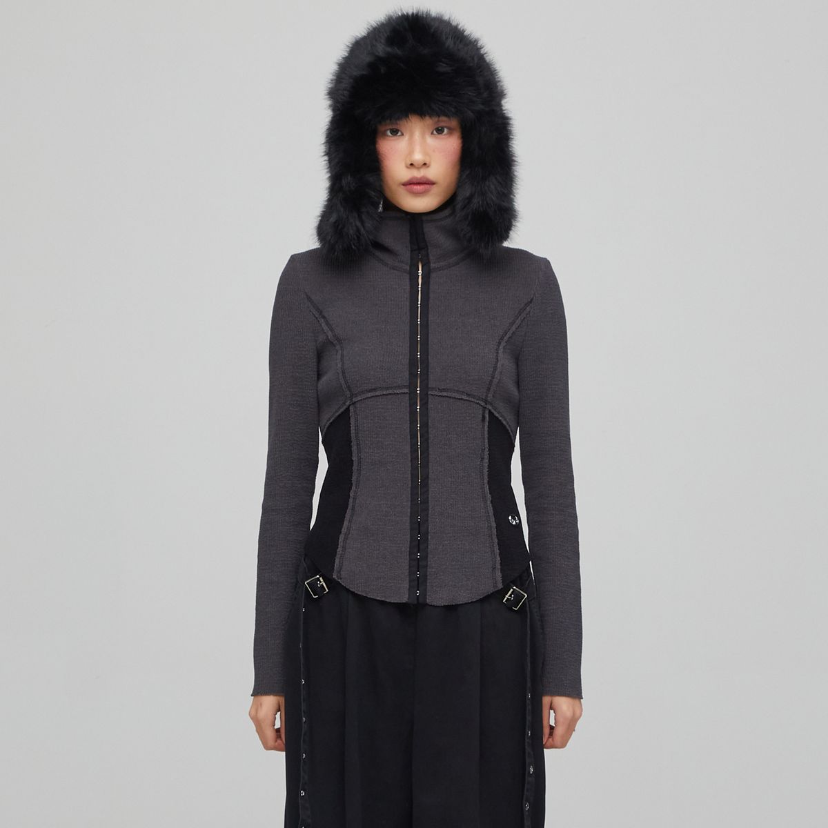 라라폭스(LALAFOX) HOOK SEAM LINE SLIM CARDIGAN 슬림 가디건 CHARCOAL BQ4CG001