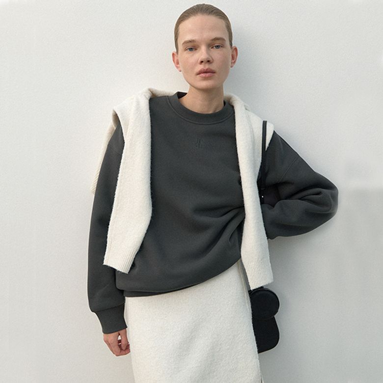 (T-6945)ESSENTIAL LOGO OVER SWEATSHIRT