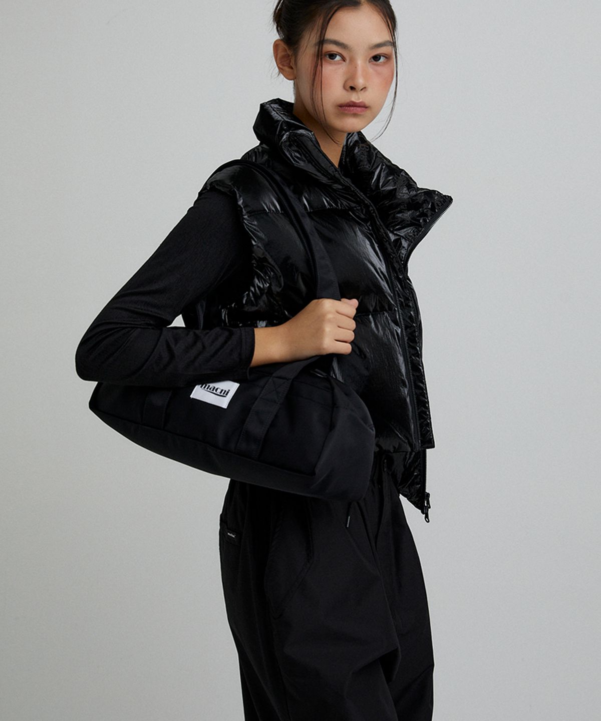 마크니(MACNI) DUFFLE SHOULDER BAG BLACK