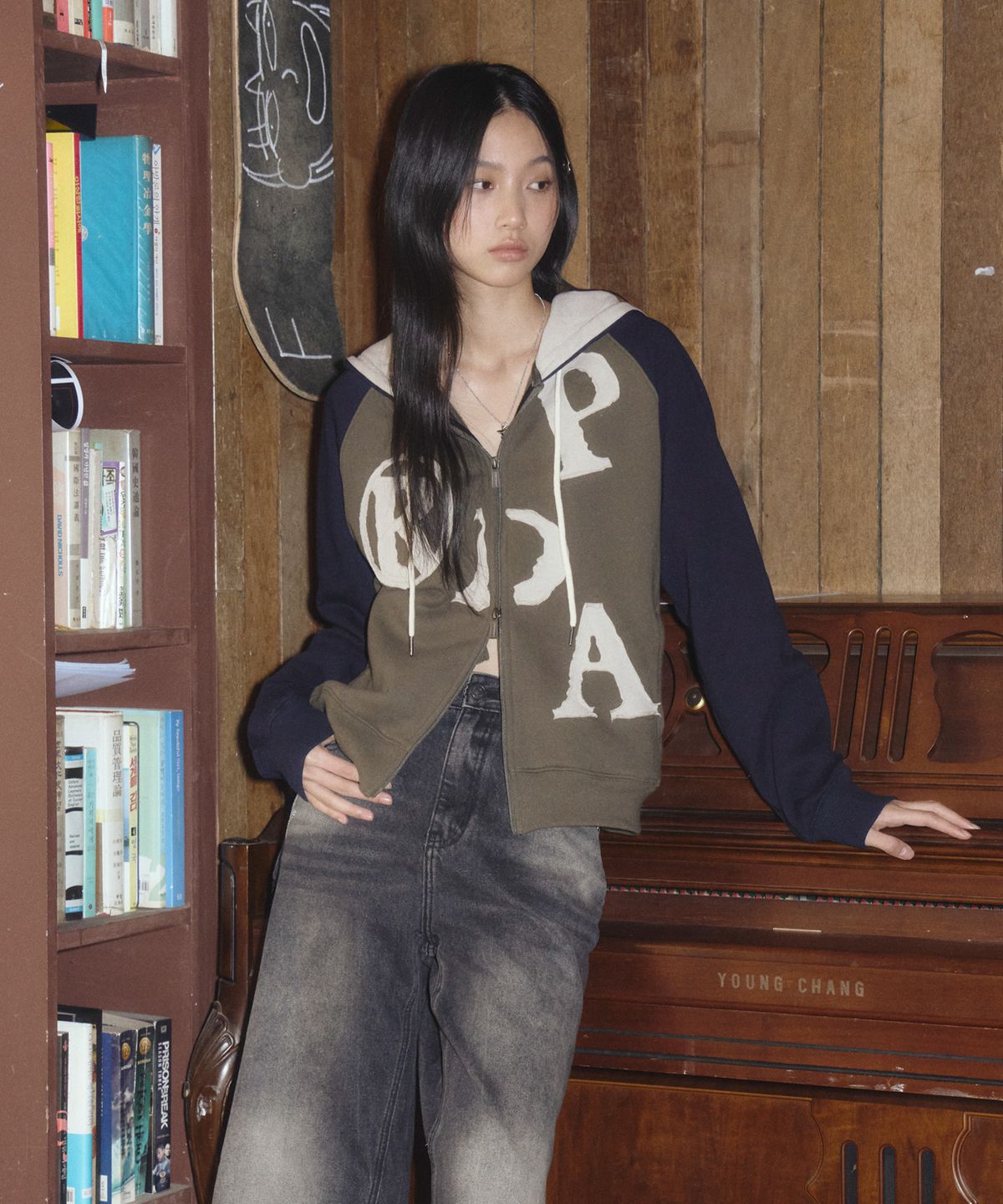프렌다(PRENDA) PRDA BIG PATCH RAGLAN HOOD ZIP-UP KHAKI