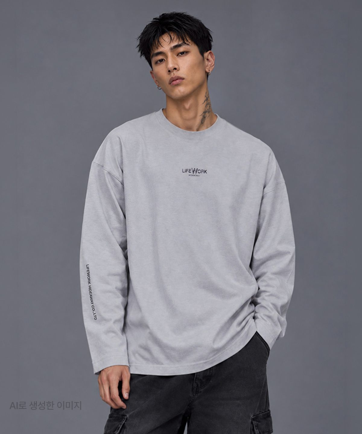 라이프워크(LIFEWORK) 고주파 로고 긴팔 티셔츠