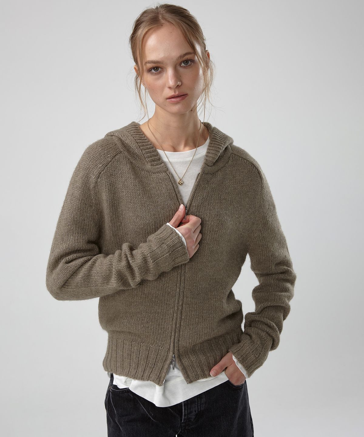 이안조(EAN JO) HOOD ZIP UP KNITTED CARDIGAN (DARK BEIGE)