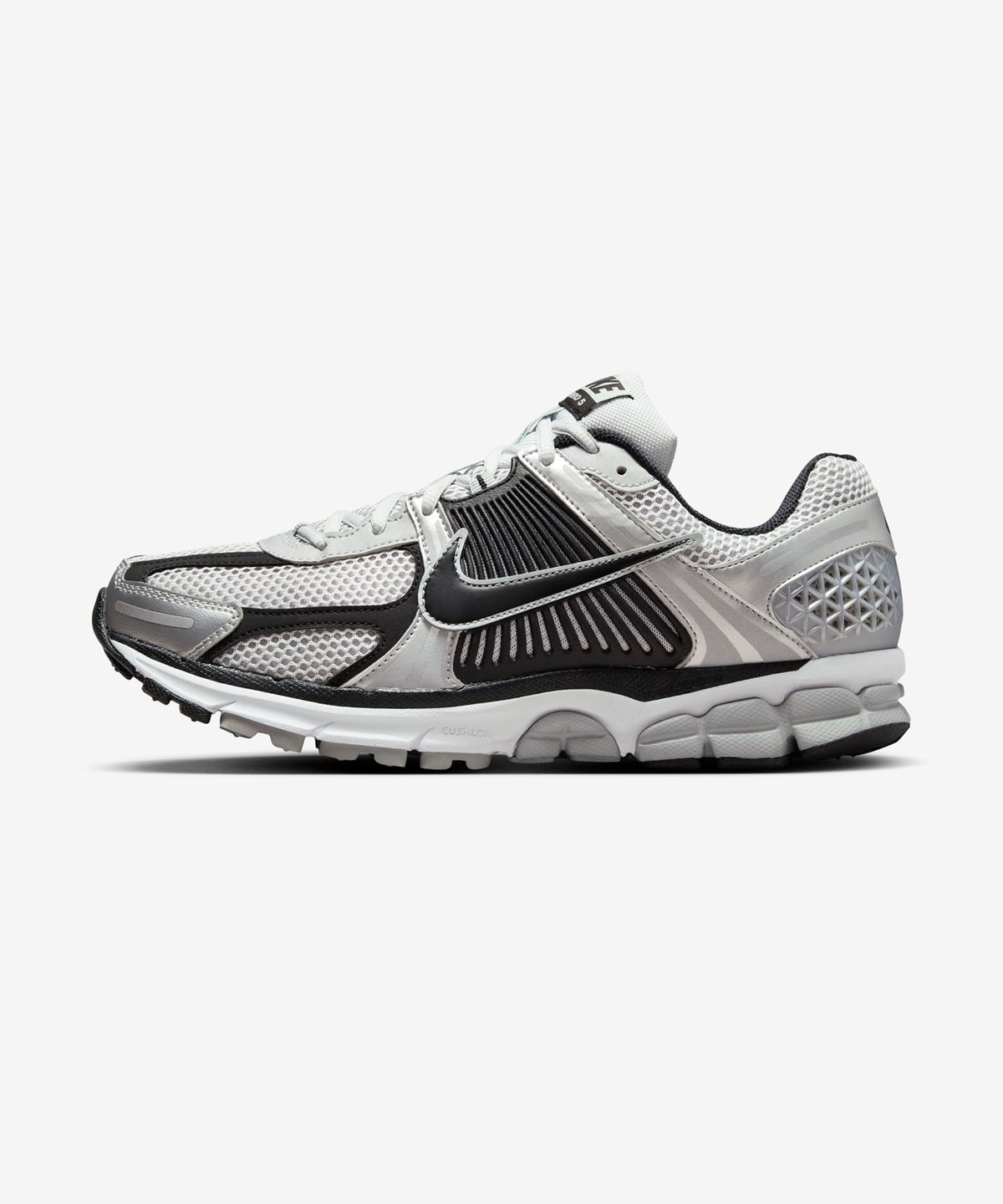 나이키(NIKE) 줌 보메로 5 M - 메탈릭 실버:블랙:퓨어 플래티넘 / FJ4151-004