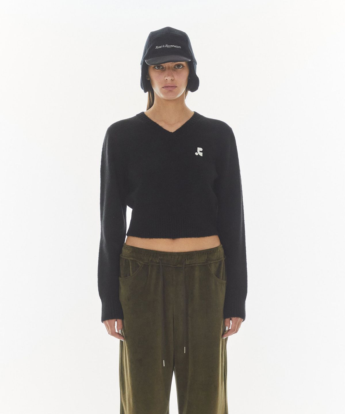 레스트앤레크레이션(REST&RECREATION) WOOL V-NECK CROPPED KNIT_BLACK