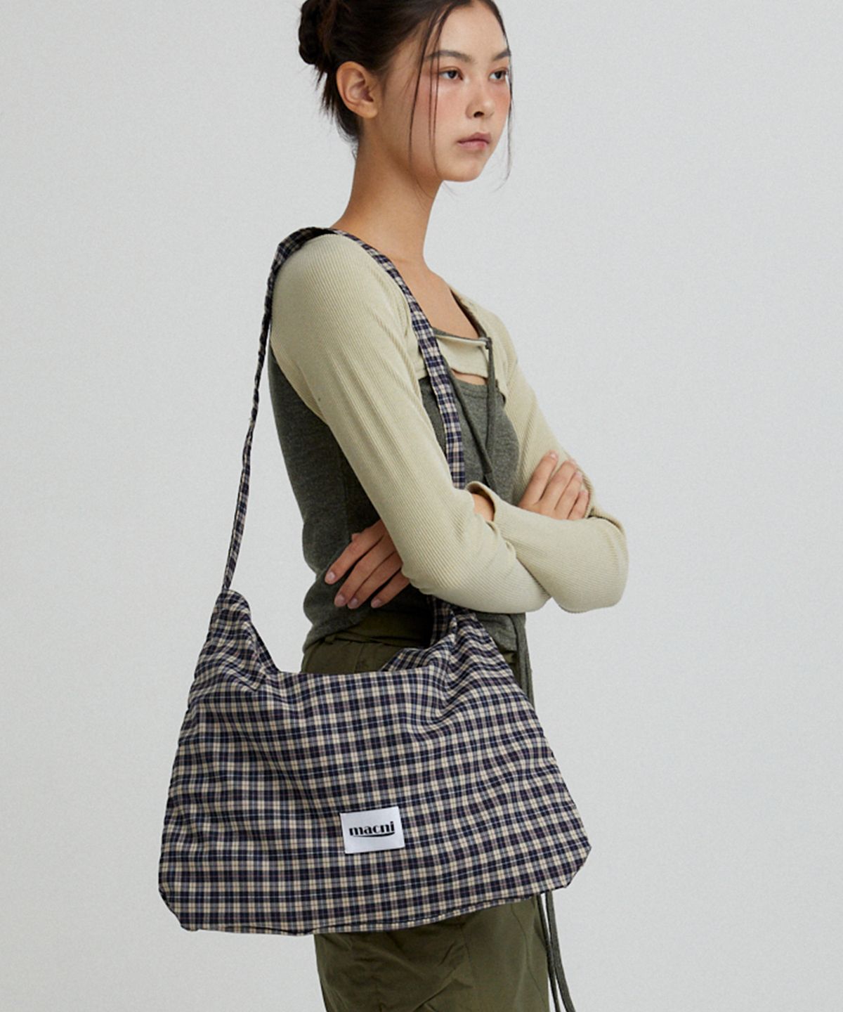 마크니(MACNI) CHECKER ECO CROSS BAG NAVY CHECK