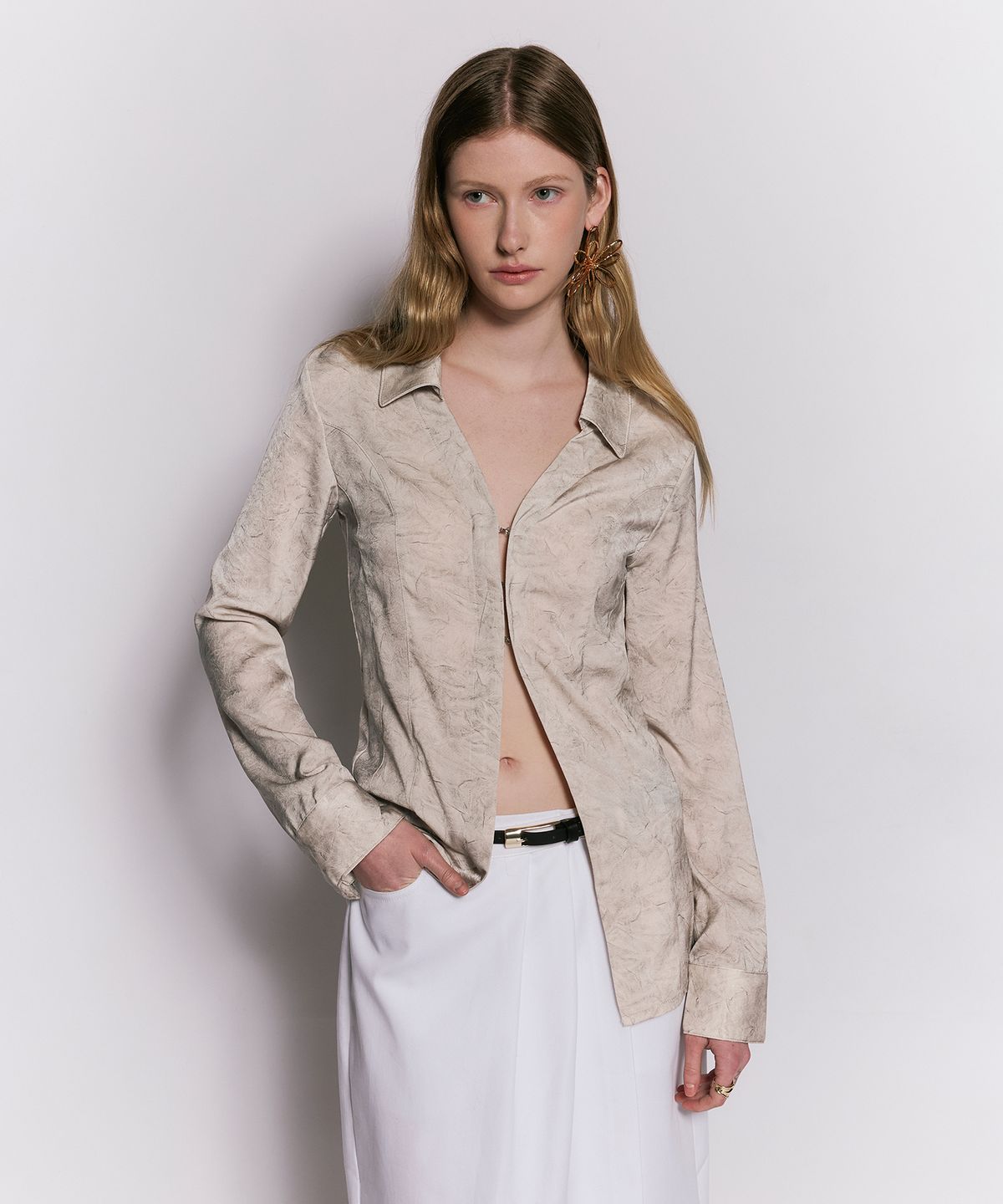 웨슬리 휴스턴(WESLEYHYUSTON) SILKY CRACK V-NECK WESTERN SHIRT IVORY