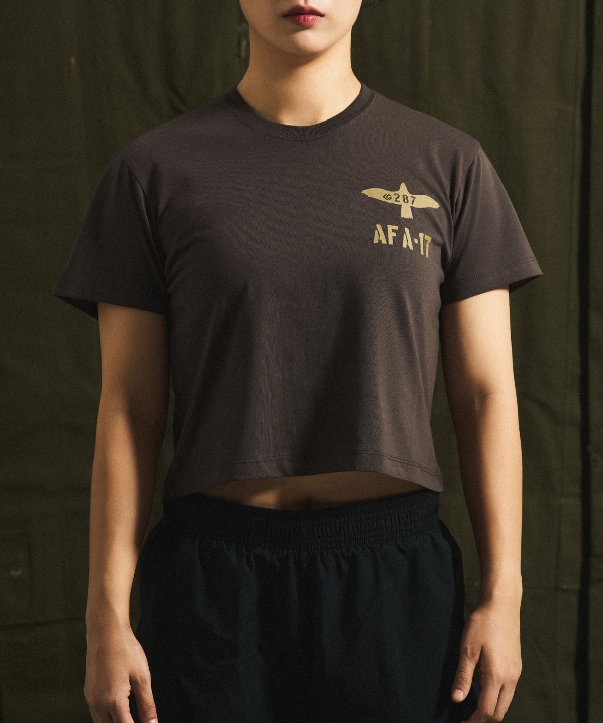 카키그라도(KHAKI GRADO) 밀리터리 287 독수리 크롭 반팔 티셔츠 (Dusty Brown)
