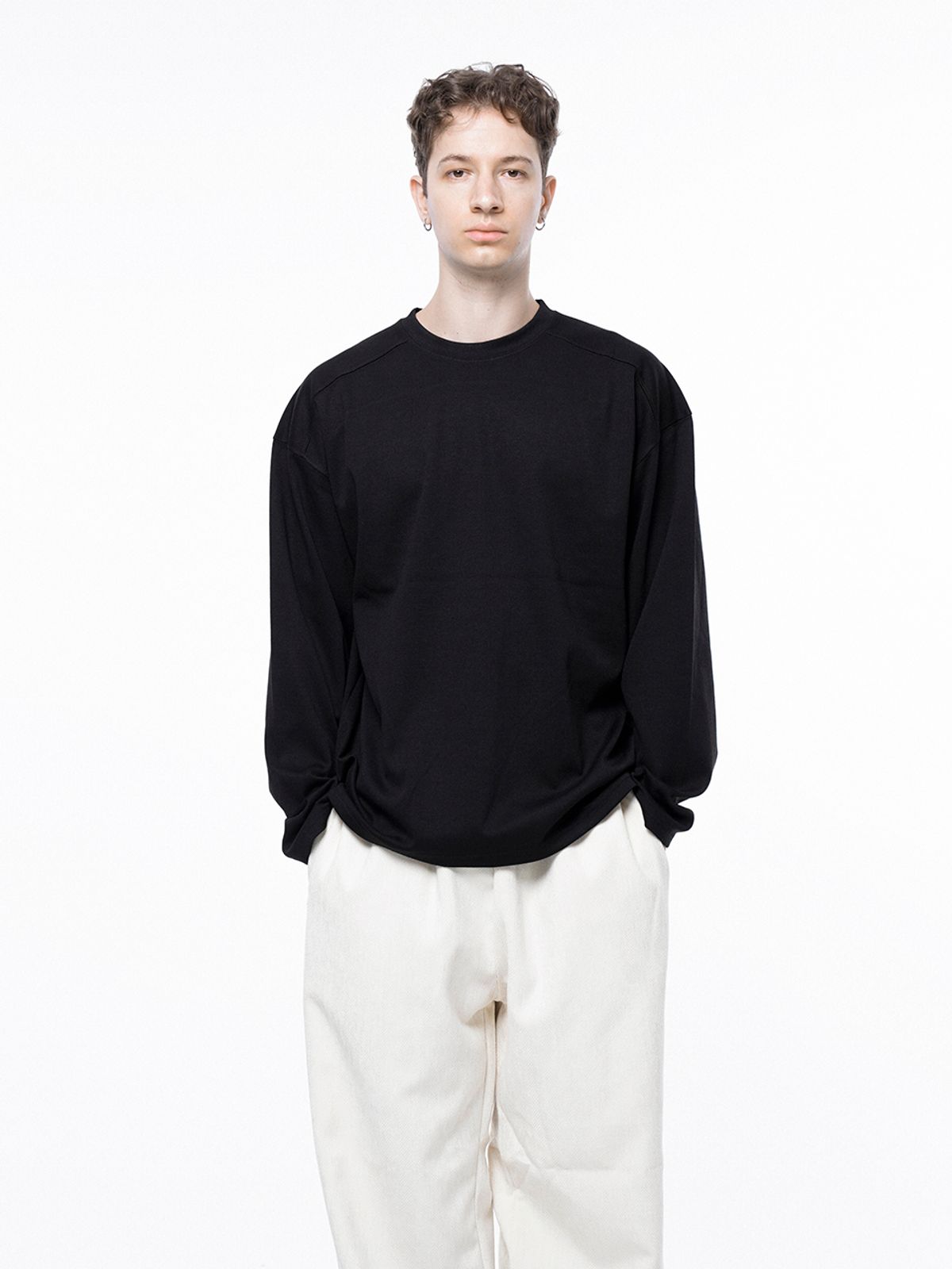 챈세스노이(CHANCE'S NOI) Ponte Slit Long-sleeved - Black /M243TP02BK