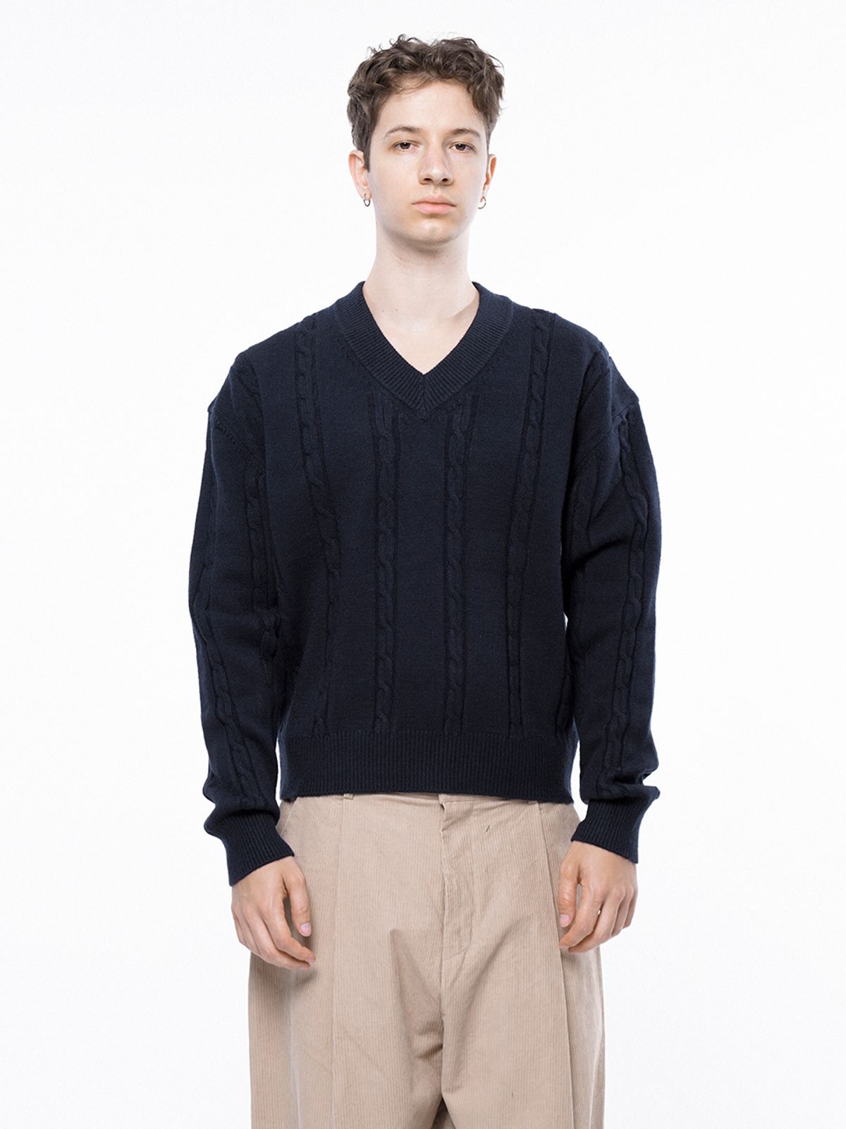 챈세스노이(CHANCE'S NOI) Dense Cable V-neck Kint - Navy /M243TP07NY