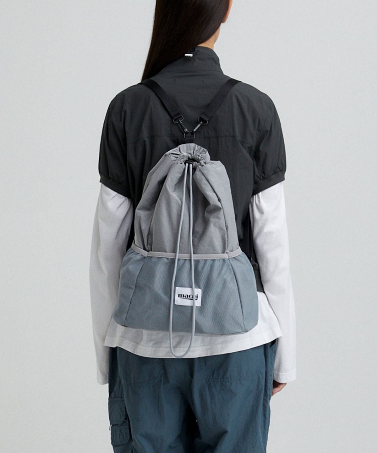 마크니(MACNI) DRAWSTRING MESH BACKPACK GREY
