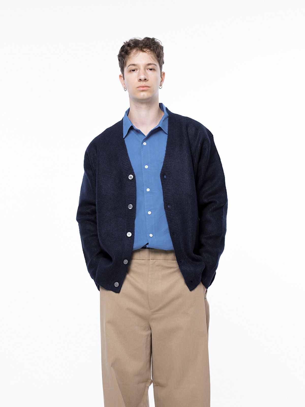 챈세스노이(CHANCE'S NOI) Dense Hazzy Y-neck Cardigan - Navy /M243OT01NY