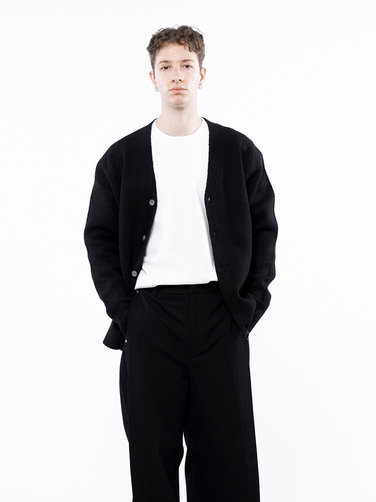챈세스노이(CHANCE'S NOI) Dense Hazzy Y-neck Cardigan - Black /M243OT01BK