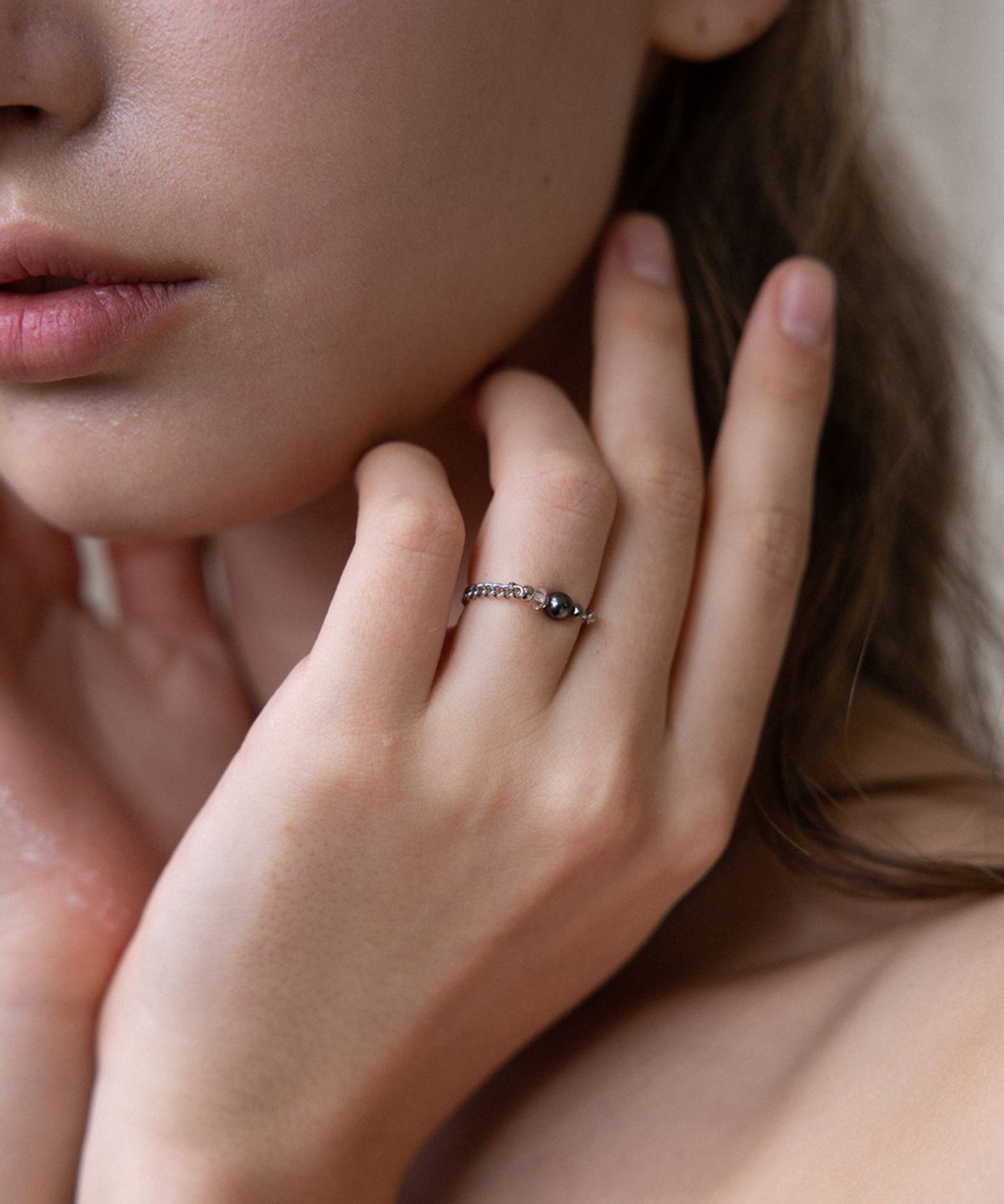 메리모티브(MERRYMOTIVE) Black pearl and crystal chain ring
