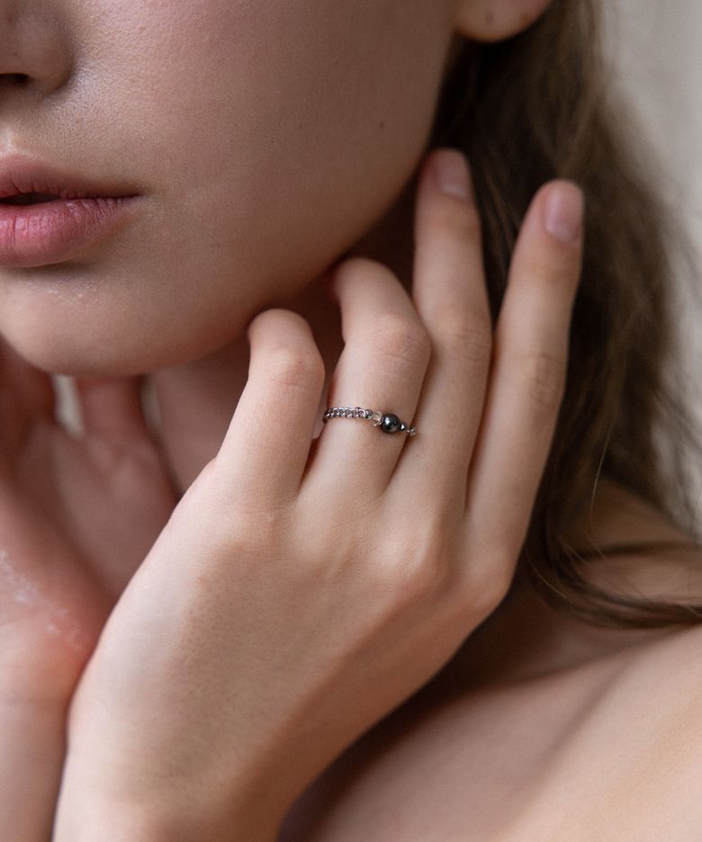 Black pearl and crystal chain ring
