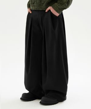 울 라이크 인버티드 턱 와이드 팬츠 [블랙]