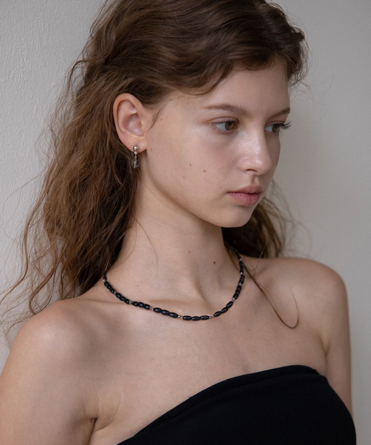 메리모티브(MERRYMOTIVE) Oval black onyx necklace