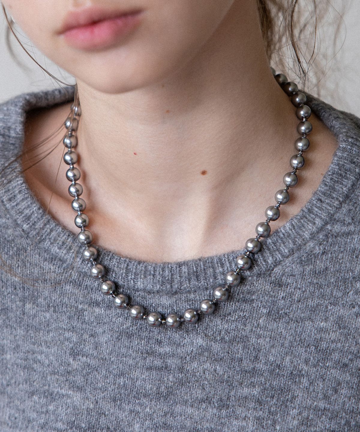 메리모티브(MERRYMOTIVE) Silver pearl and crystal necklace
