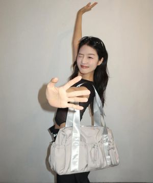 [파우치세트] glossy shoulder duffel bag_Light gray
