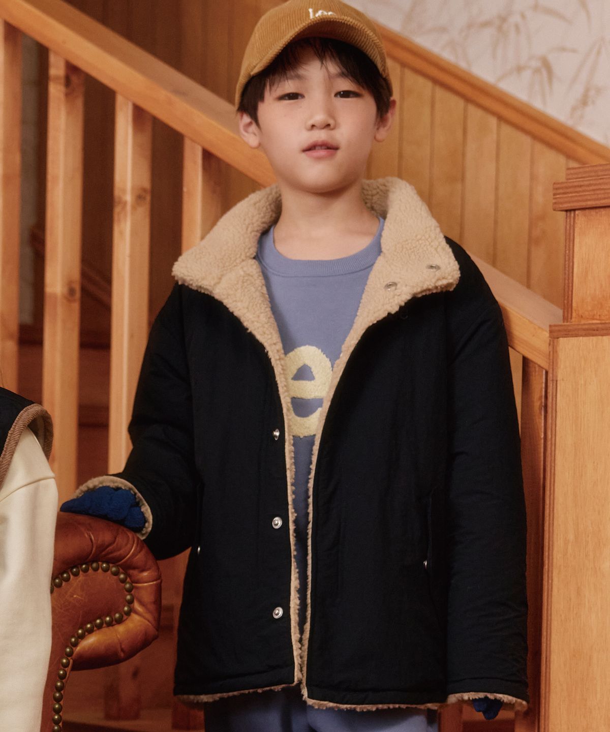 리 키즈(LEE KIDS) 리버서블 오버핏 쉐르파 점퍼 블랙 LK2404JU02BK