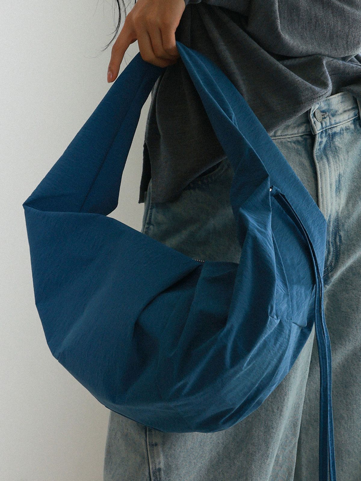 던팩토리(DAWN FACTORY) LUVIN BAG LARGE NYLON BLUE 러빈백 라지 나일론 블루