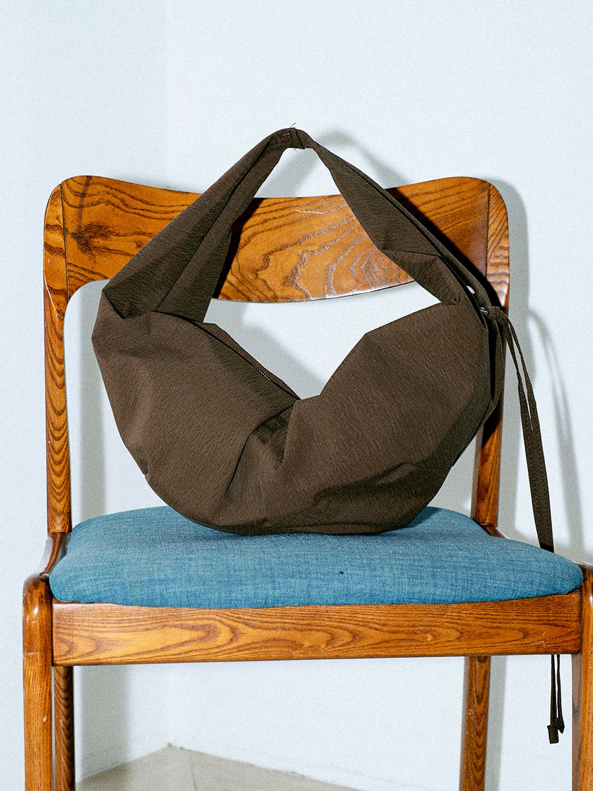 던팩토리(DAWN FACTORY) LUVIN BAG LARGE NYLON BROWN 러빈백 라지 나일론 브라운