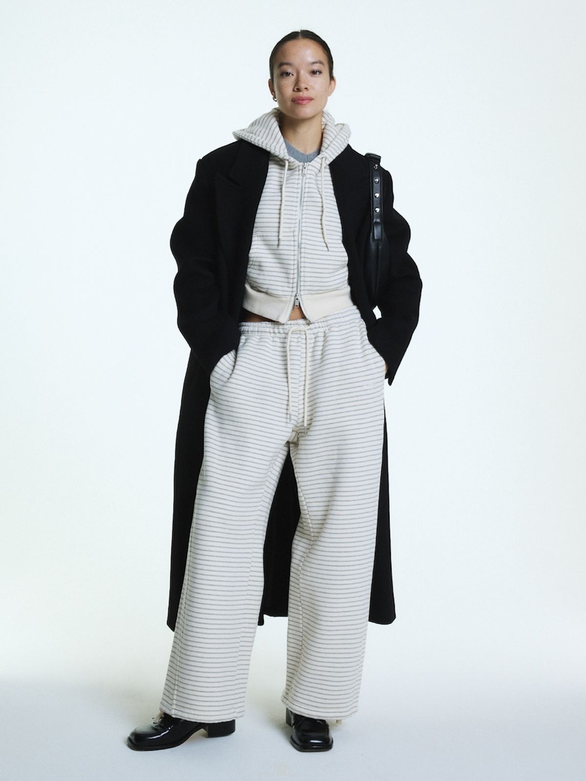 글로니(GLOWNY) G DRAWSTRING SWEATPANTS (STRIPE)