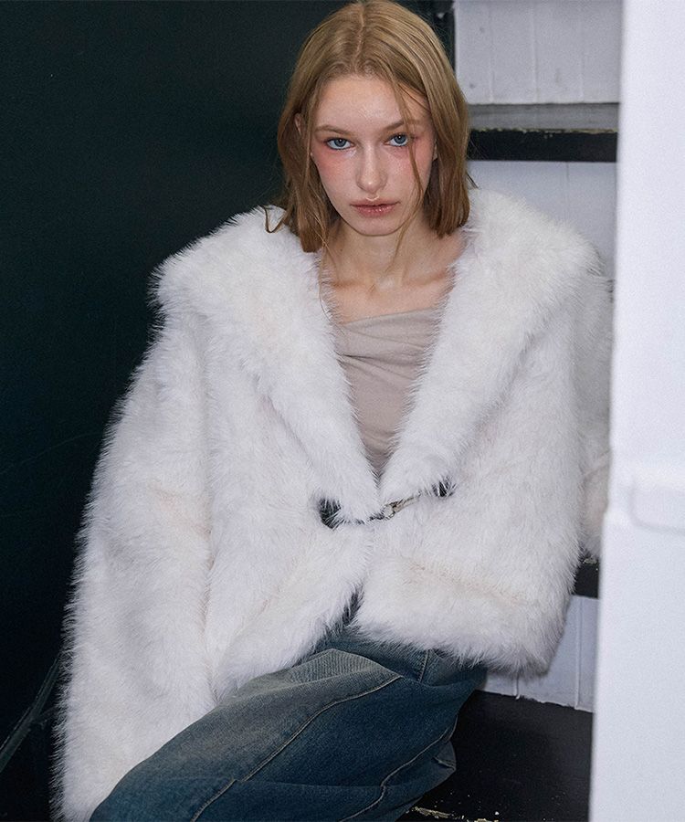 MUSINSA | ROSÉ FRANTZ Sailor Buckle Fur Jacket [White]