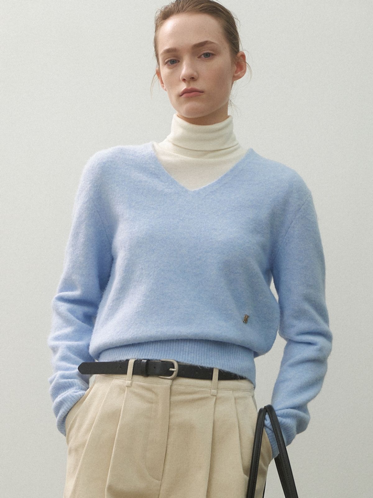 아틀리에 나인(ATELIER NAIN) ESSENTIAL WOOL CLOUD V-NECK KNIT(T-6974)