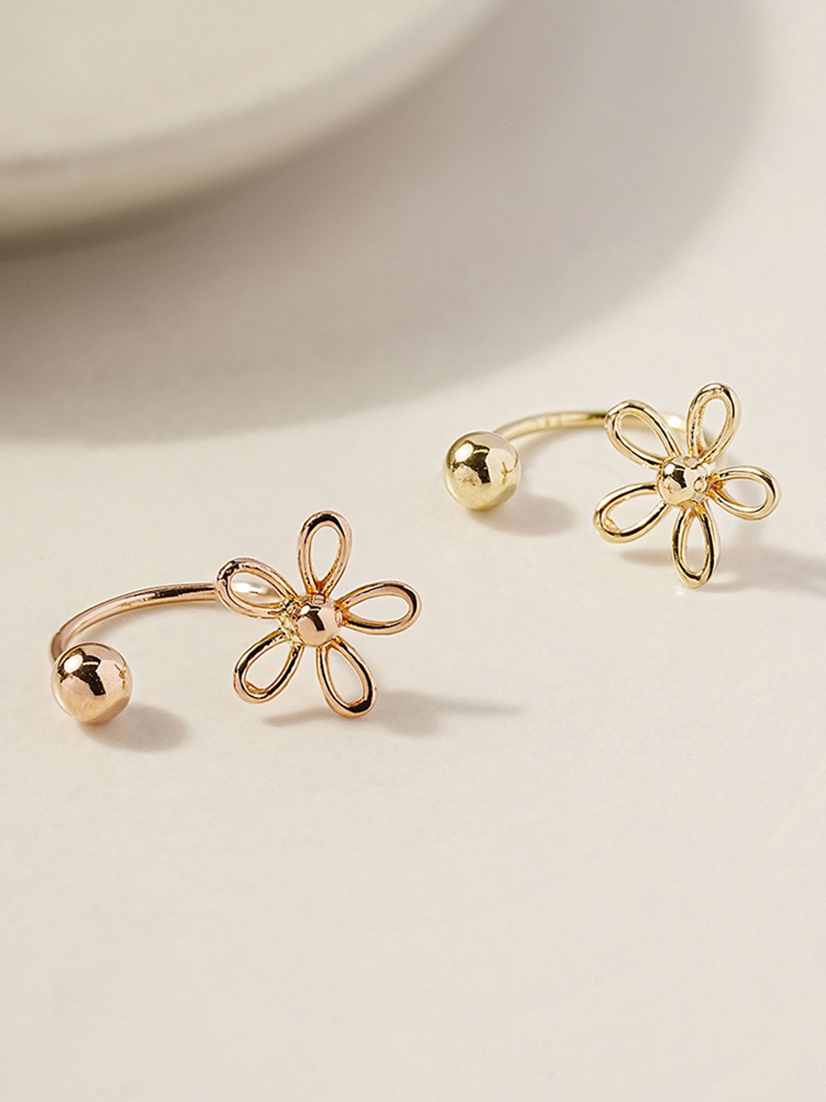 미니멀피어싱(MINIMALPIERCING) 14K 다섯 꽃잎 플라워 커브 링 피어싱 귀걸이