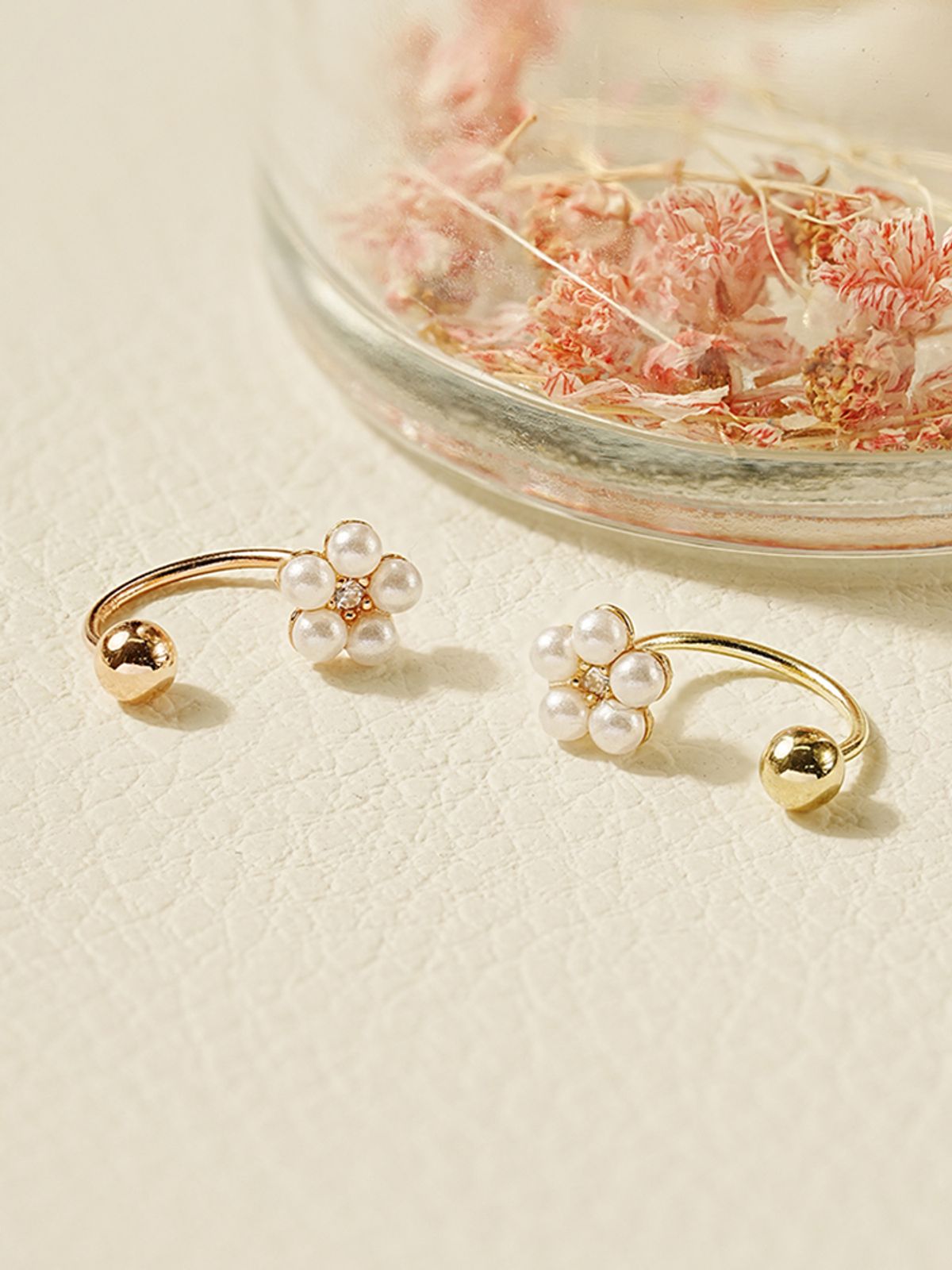 미니멀피어싱(MINIMALPIERCING) 14K 러블리 진주 플라워 커브 링 피어싱 귀걸이
