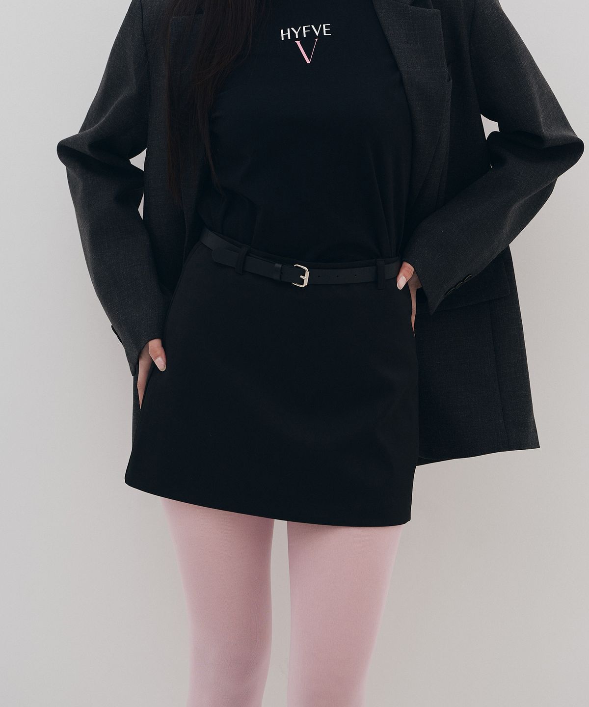 하이파이브(HYFVE) 타임리스 벨티드 미니 스커트
