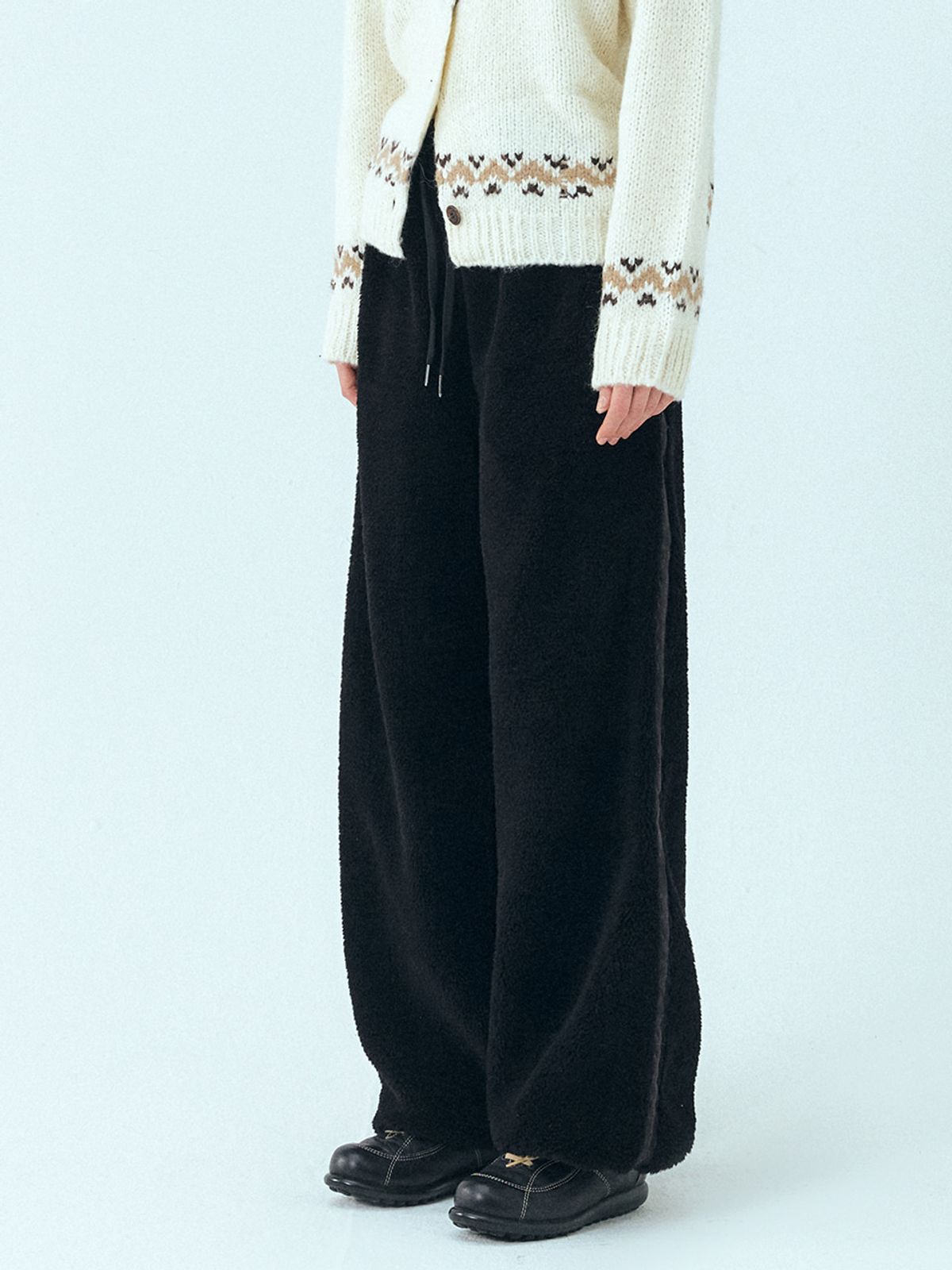 에트몽(ETMON) Lace Track Shearling Pants, Black