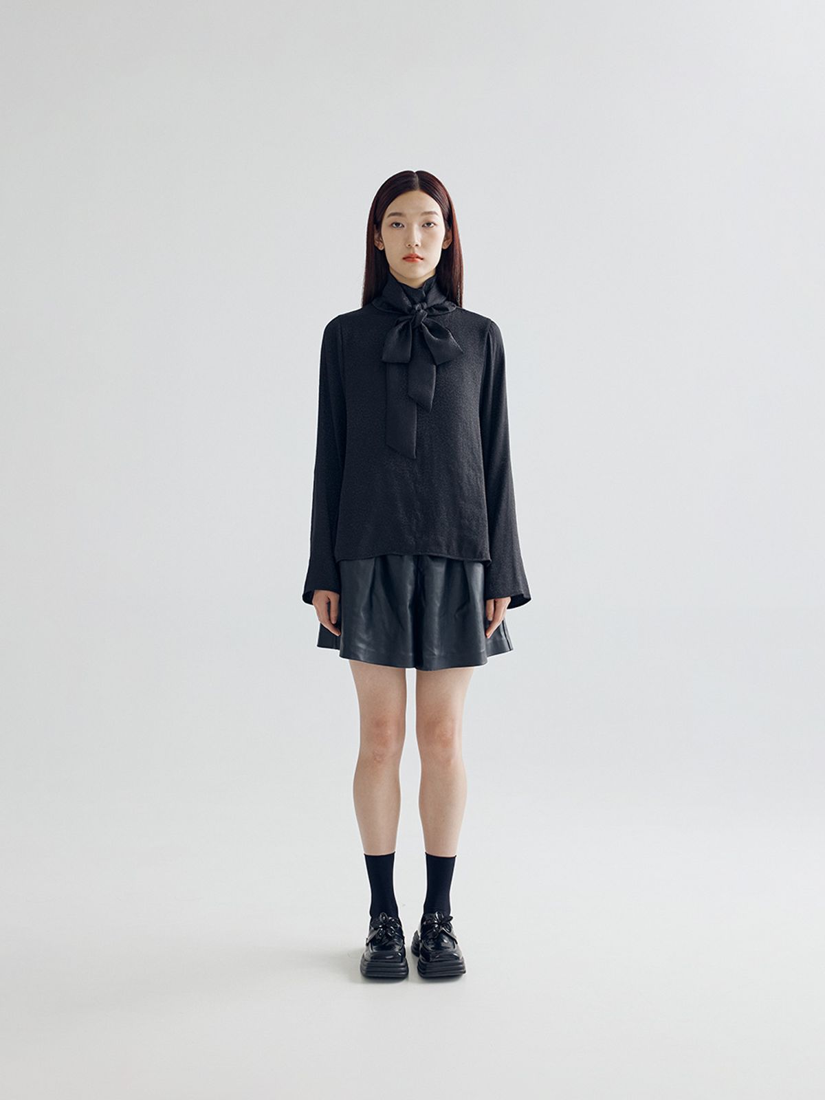 봄날 부티크(BOMNAL BOUTIQUE) 레오파드 타이 블라우스 _ 블랙